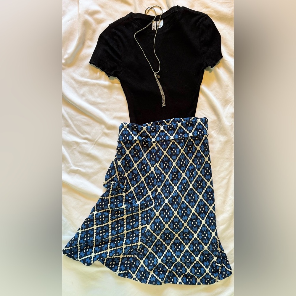 🪷Max Studio Black and White A-Line Mini Skirt
